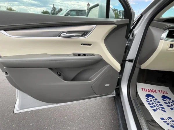 2017 Cadillac XT5 LUXURY - Image 5