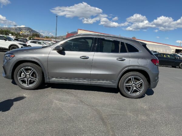 2021 MERCEDES GLA 250 4MATIC - Image 5