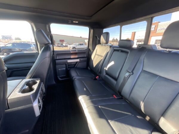 2022 FORD F350 LARIAT - Image 4