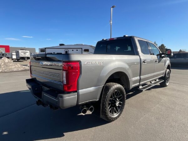 2022 FORD F350 LARIAT - Image 8