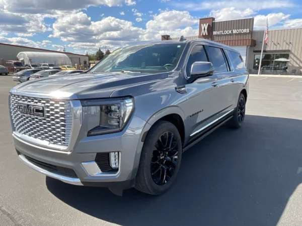 2022 GMC Yukon XL Denali - Image 8