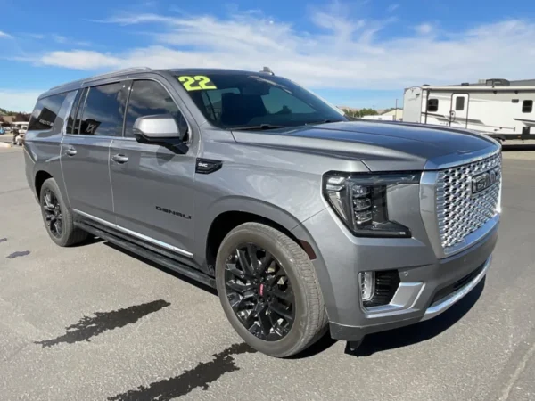 2022 GMC Yukon XL Denali - Image 6