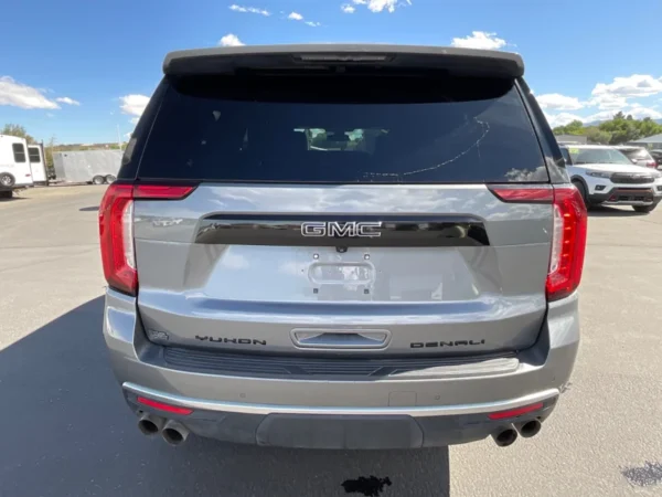 2022 GMC Yukon XL Denali - Image 3