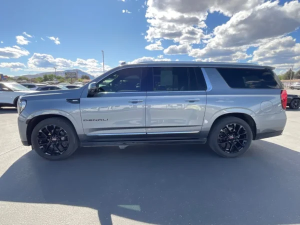 2022 GMC Yukon XL Denali - Image 2