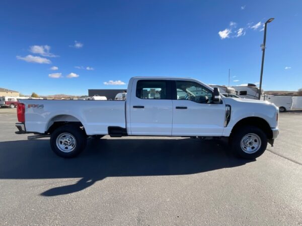 2023 FORD F350 XL - Image 9