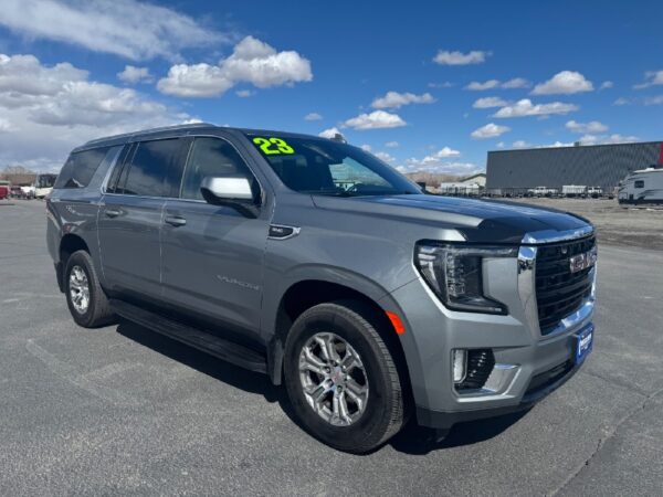 2023 GMC YUKON XL SLE - Image 4
