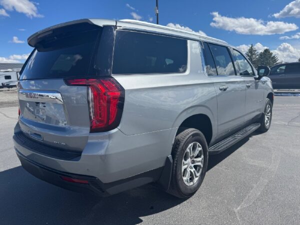2023 GMC YUKON XL SLE - Image 3