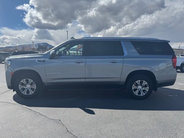 2023 GMC YUKON XL SLE - Image 4