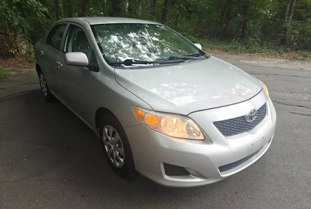 2010 Toyota Corolla · LE Sedan 4D - Image 13