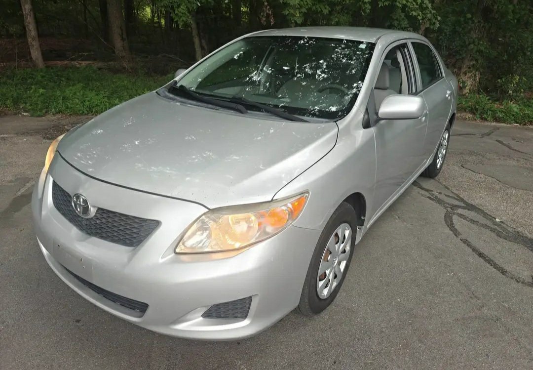 2010 Toyota Corolla · LE Sedan 4D - Image 17