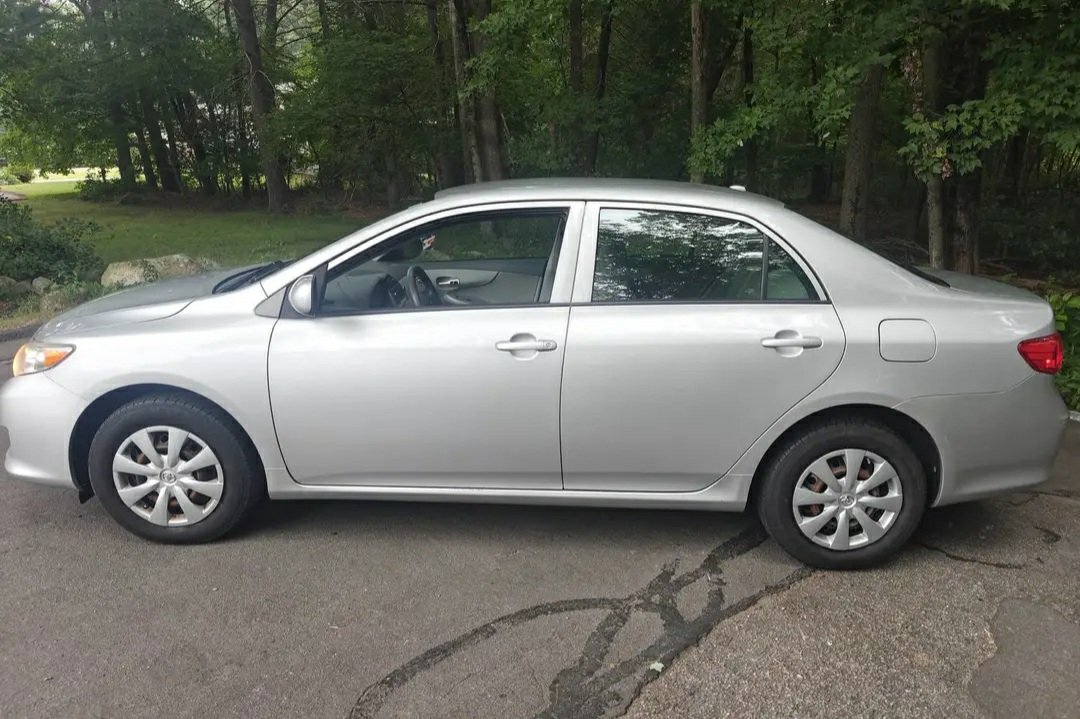 2010 Toyota Corolla · LE Sedan 4D - Image 15