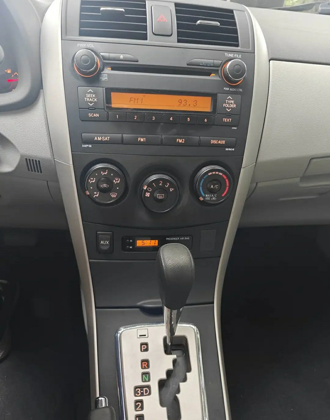 2010 Toyota Corolla · LE Sedan 4D - Image 7