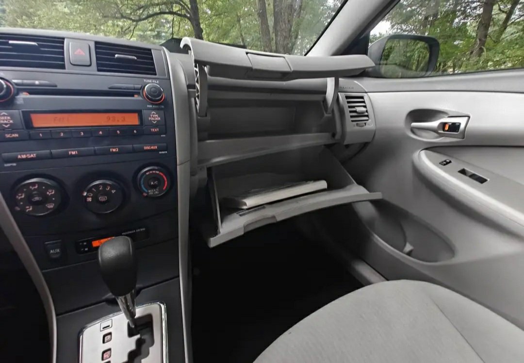 2010 Toyota Corolla · LE Sedan 4D