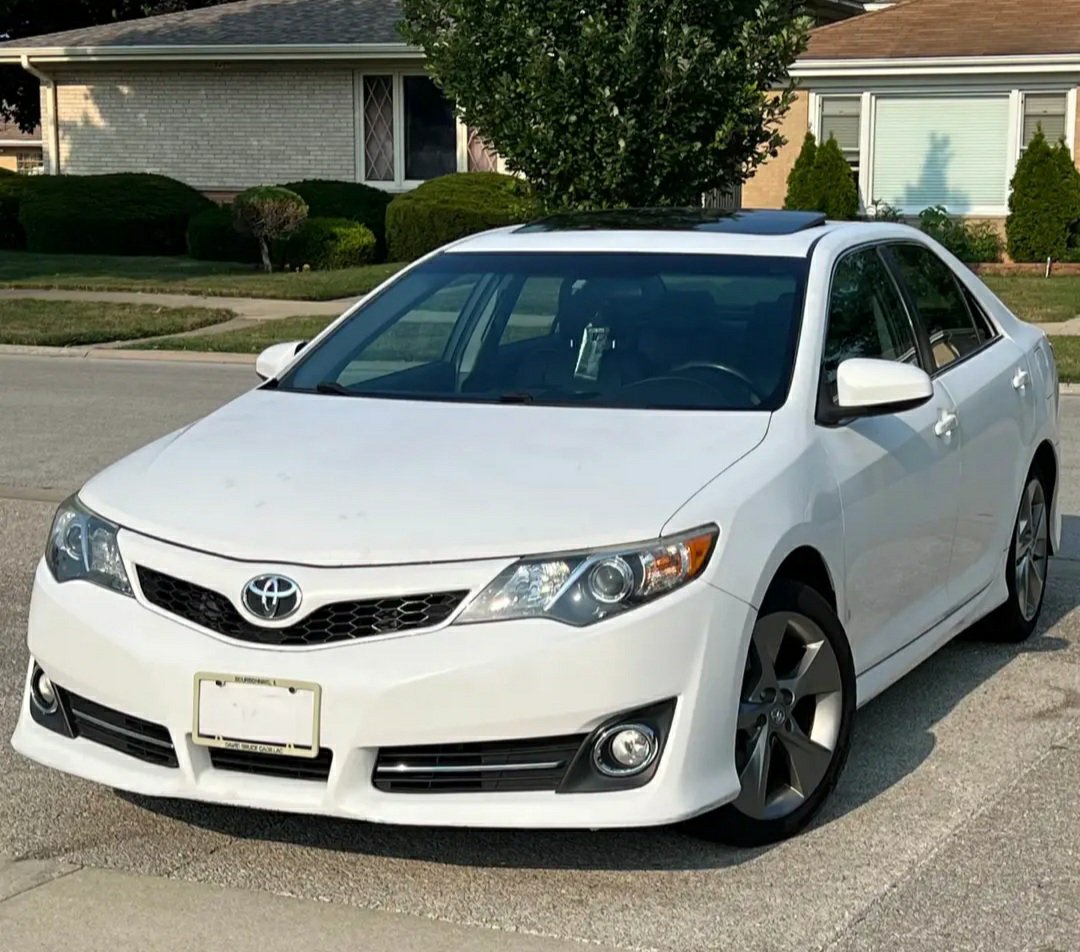 2014 Toyota Camry · SE Nightshade Edition Sedan 4D - Image 6