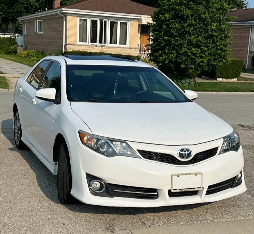 2014 Toyota Camry · SE Nightshade Edition Sedan 4D - Image 5