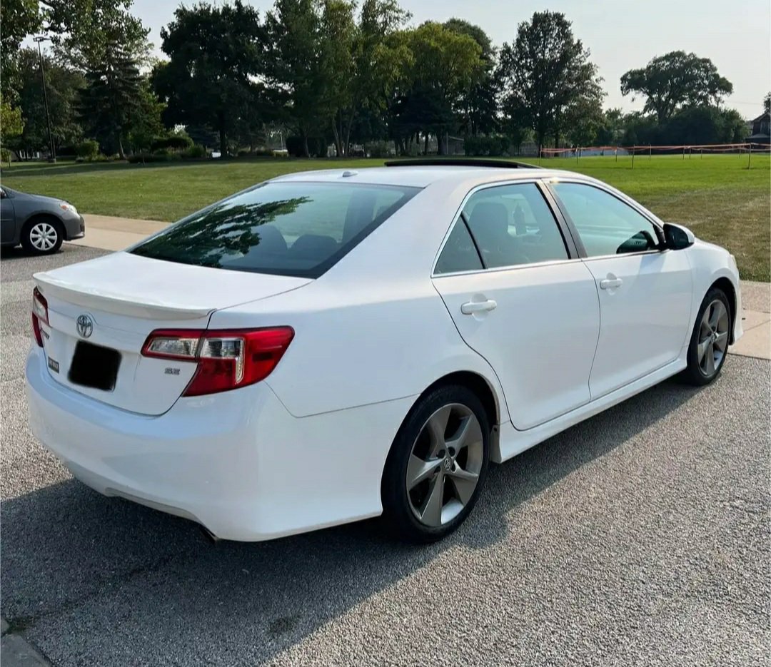 2014 Toyota Camry · SE Nightshade Edition Sedan 4D - Image 2