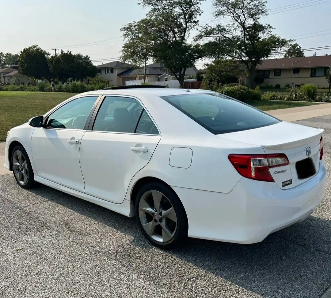 2014 Toyota Camry · SE Nightshade Edition Sedan 4D - Image 4