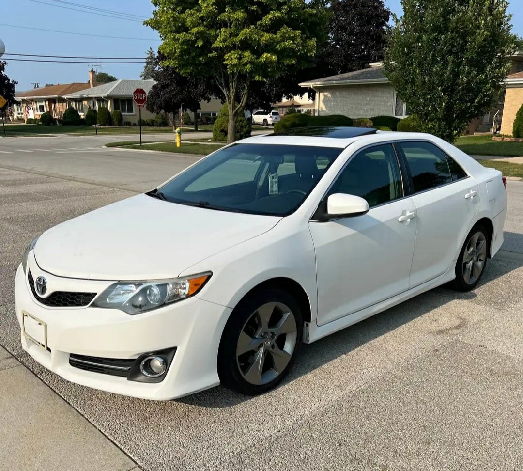 2014 Toyota Camry · SE Nightshade Edition Sedan 4D - Image 7