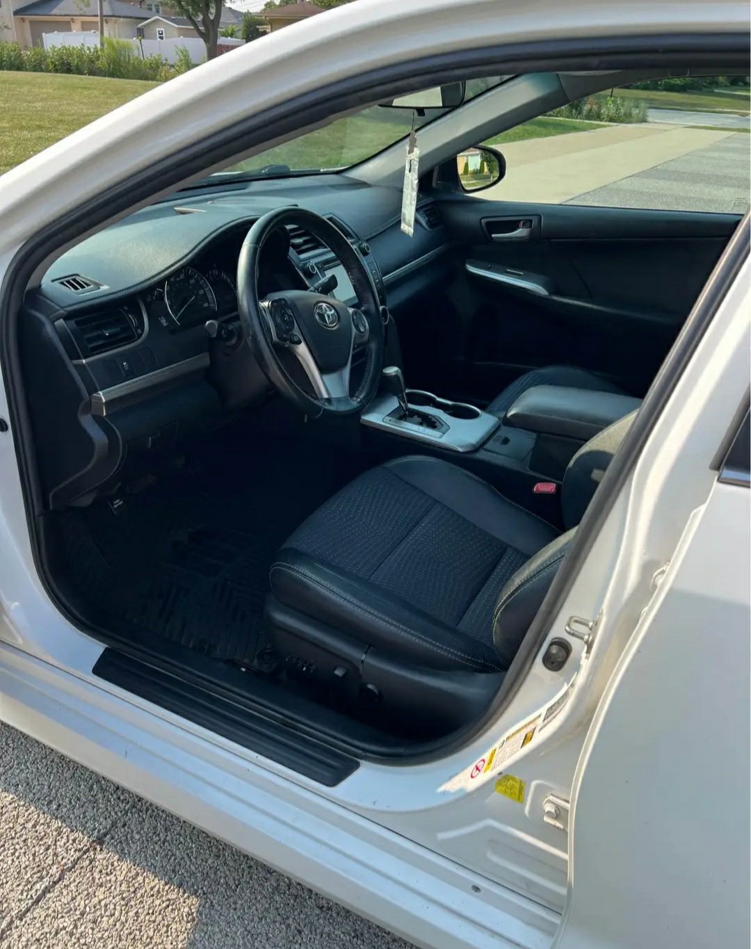 2014 Toyota Camry · SE Nightshade Edition Sedan 4D - Image 16