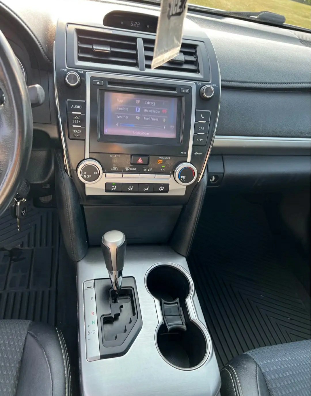 2014 Toyota Camry · SE Nightshade Edition Sedan 4D - Image 12