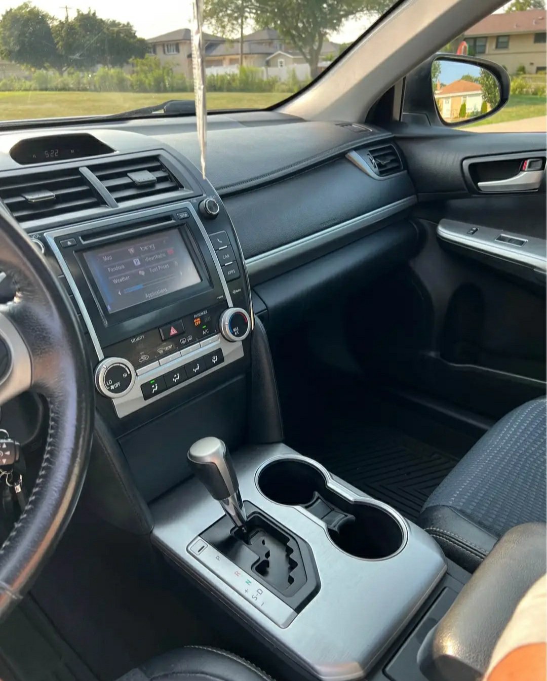 2014 Toyota Camry · SE Nightshade Edition Sedan 4D - Image 15