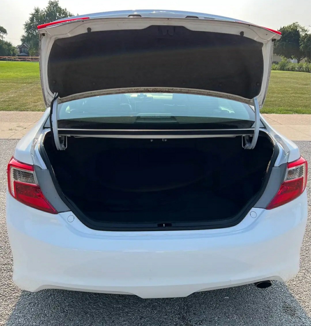 2014 Toyota Camry · SE Nightshade Edition Sedan 4D - Image 3