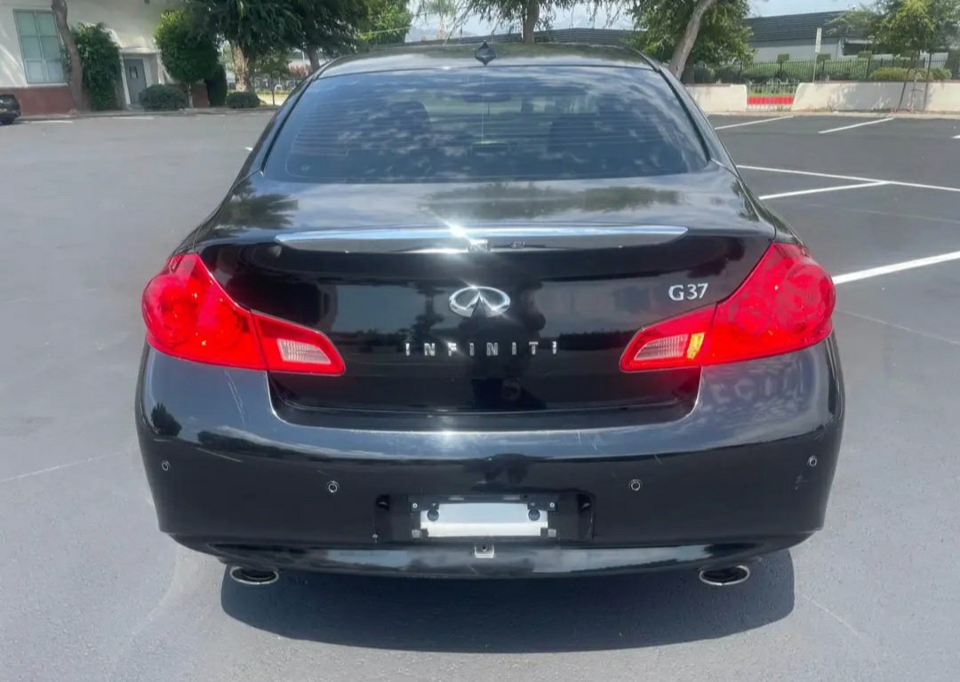 2013 Infiniti G37 - Image 2