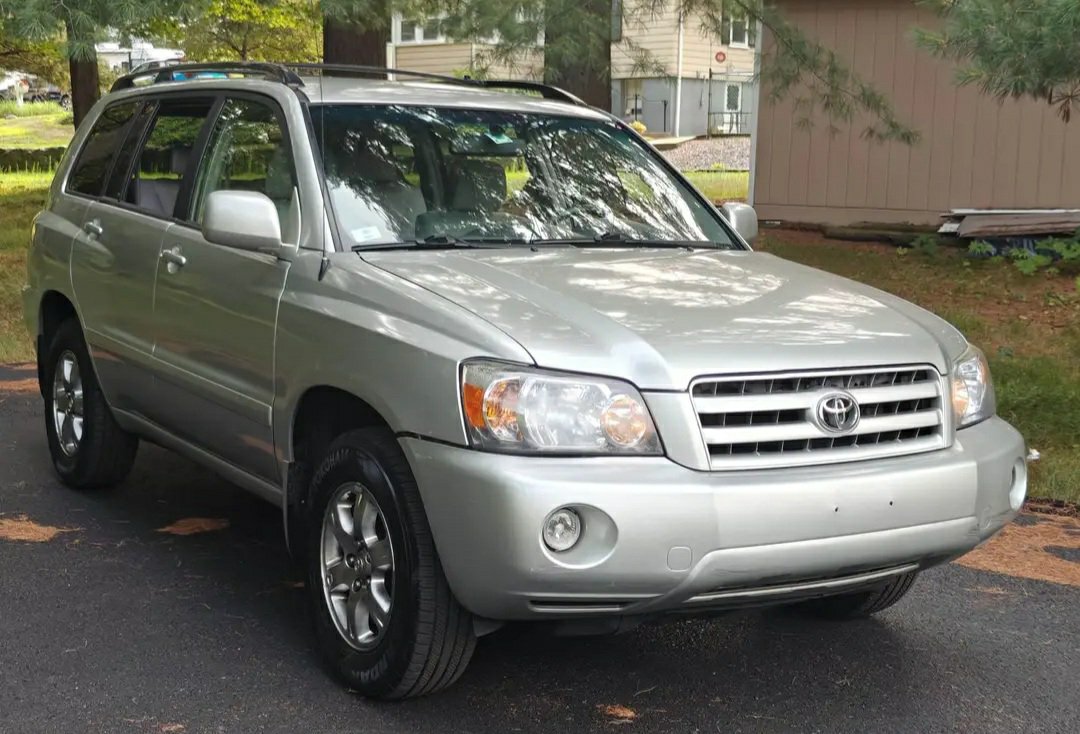 2005 Toyota Highlander with 3rd row - Image 5