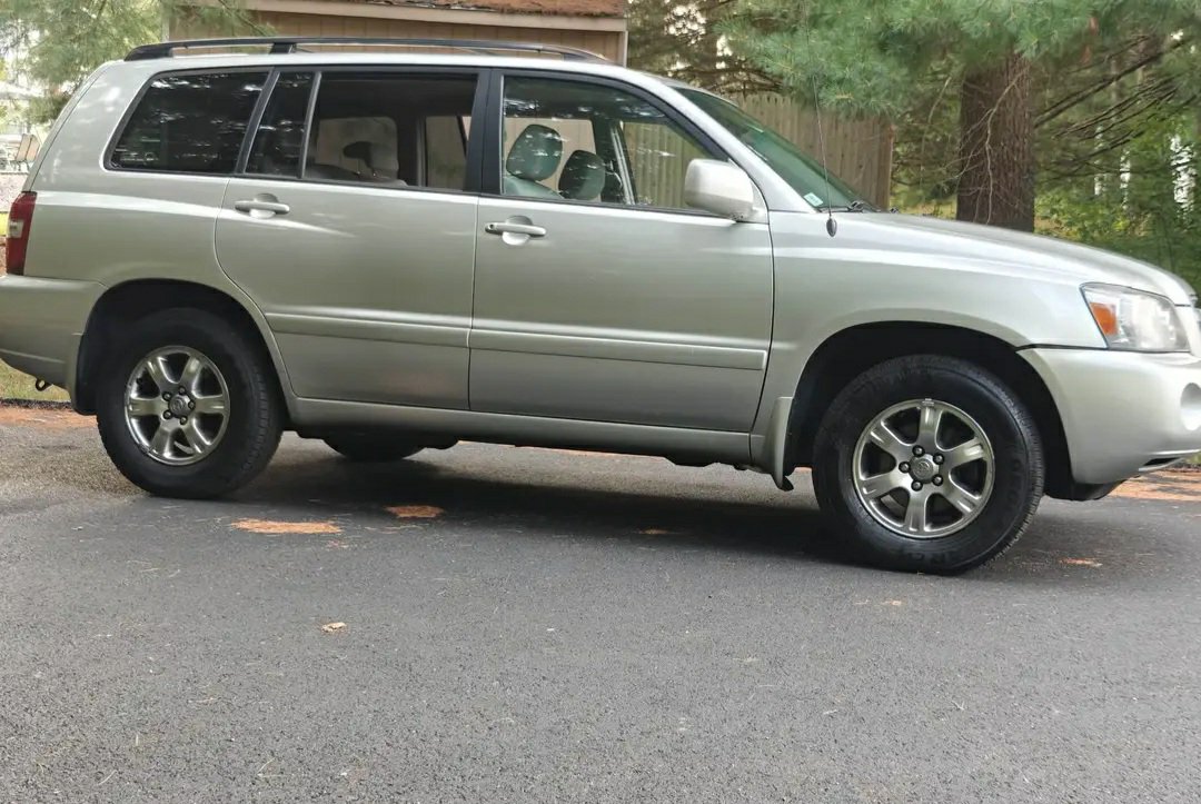 2005 Toyota Highlander with 3rd row - Image 6