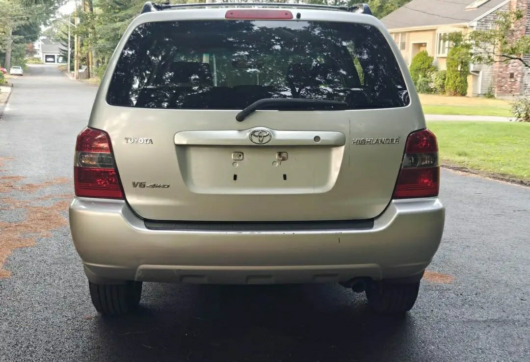 2005 Toyota Highlander with 3rd row - Image 4