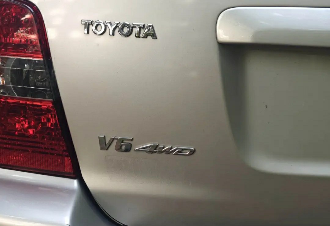 2005 Toyota Highlander with 3rd row - Image 8