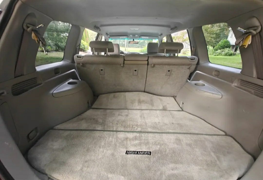 2005 Toyota Highlander with 3rd row - Image 15