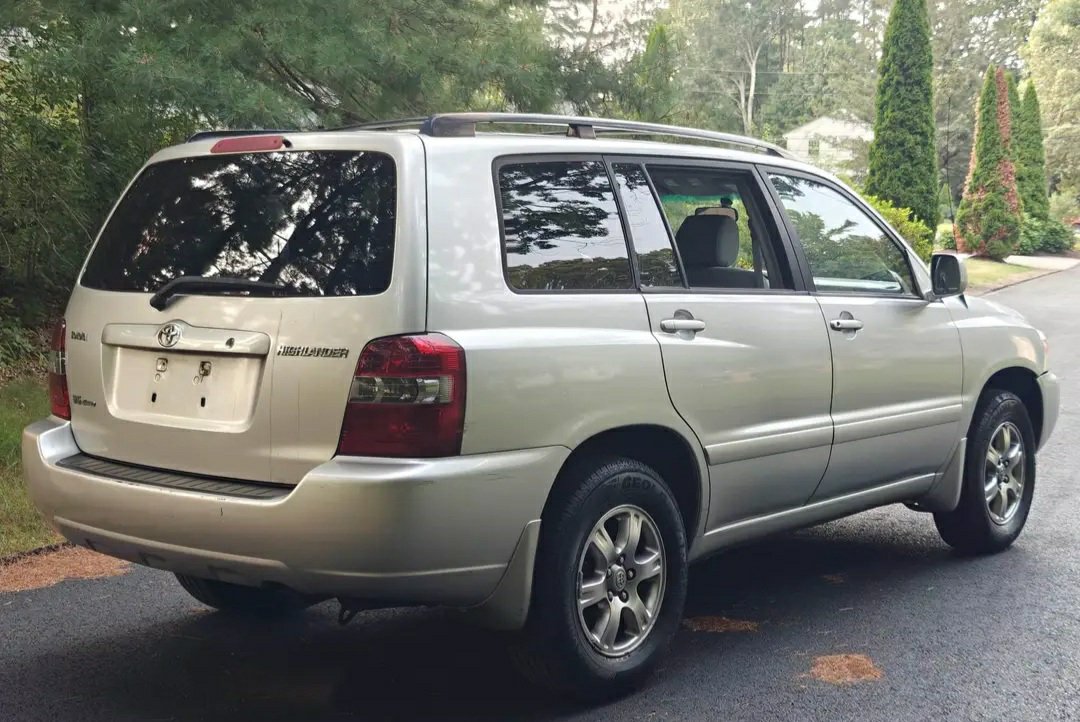 2005 Toyota Highlander with 3rd row - Image 3