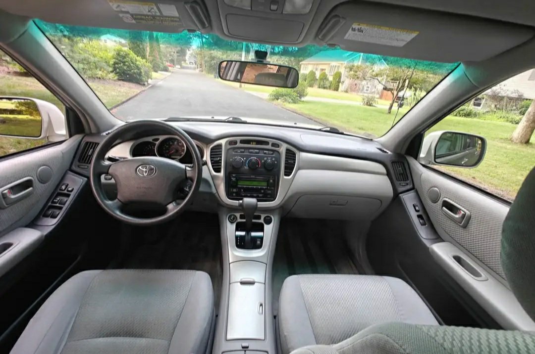 2005 Toyota Highlander with 3rd row - Image 18