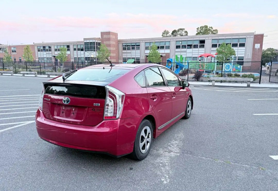 2013 Toyota Prius · Hatchback 4D - Image 10