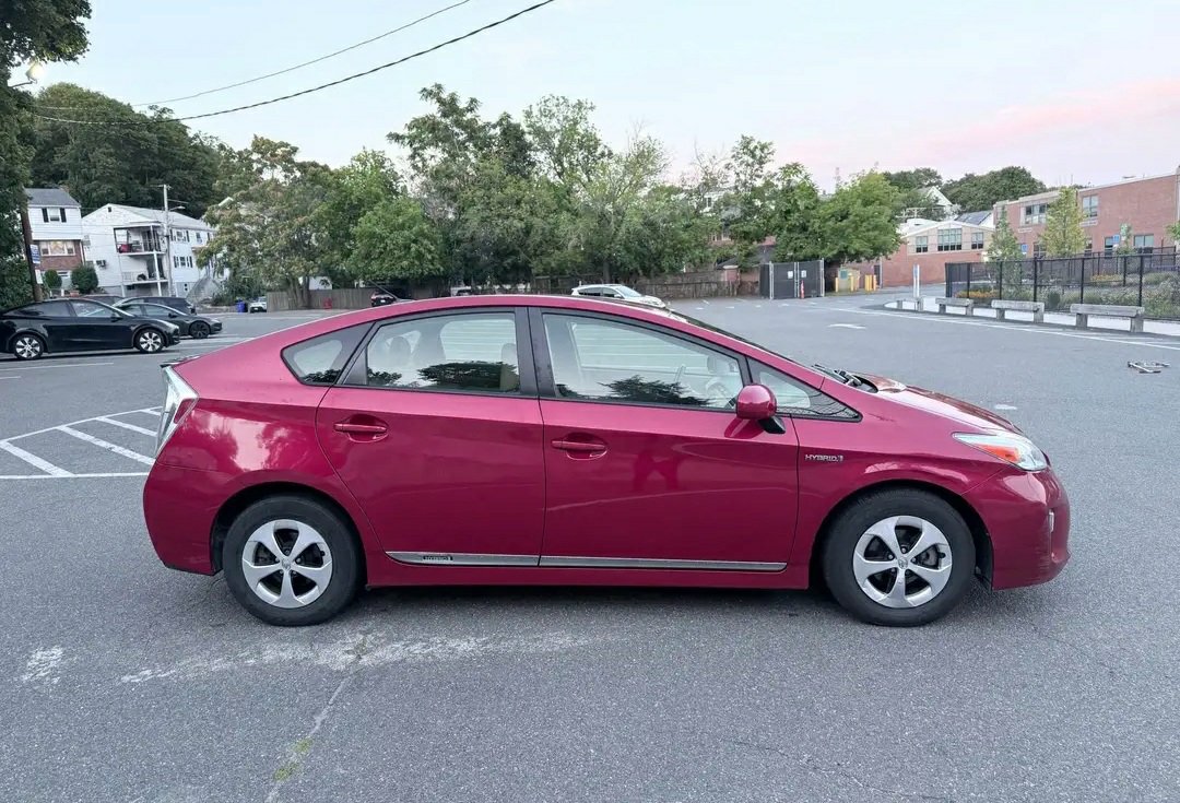 2013 Toyota Prius · Hatchback 4D - Image 13