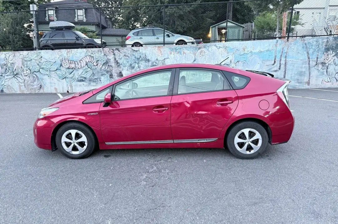 2013 Toyota Prius · Hatchback 4D - Image 2