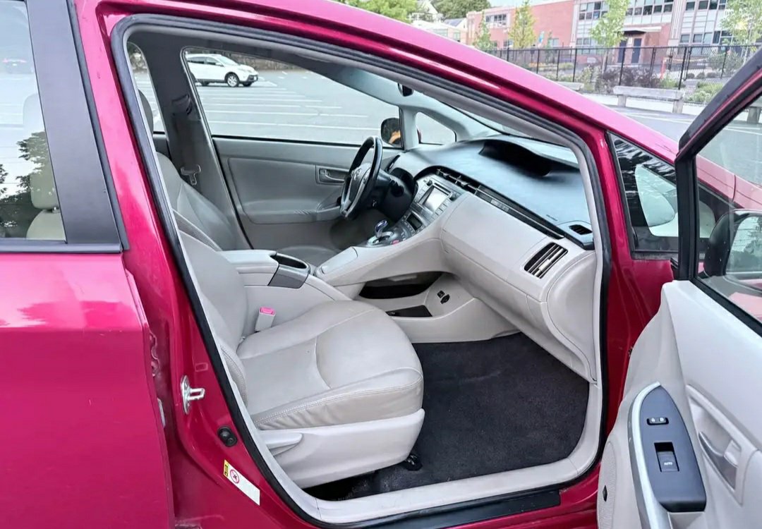 2013 Toyota Prius · Hatchback 4D - Image 8