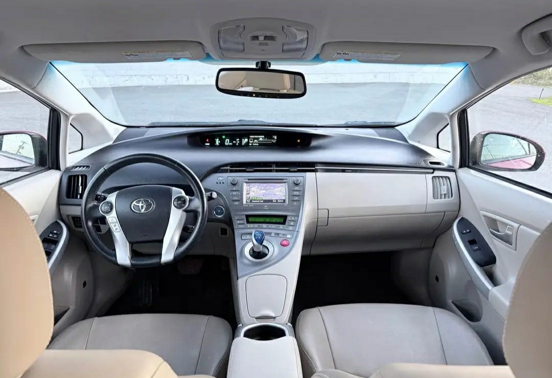 2013 Toyota Prius · Hatchback 4D - Image 14