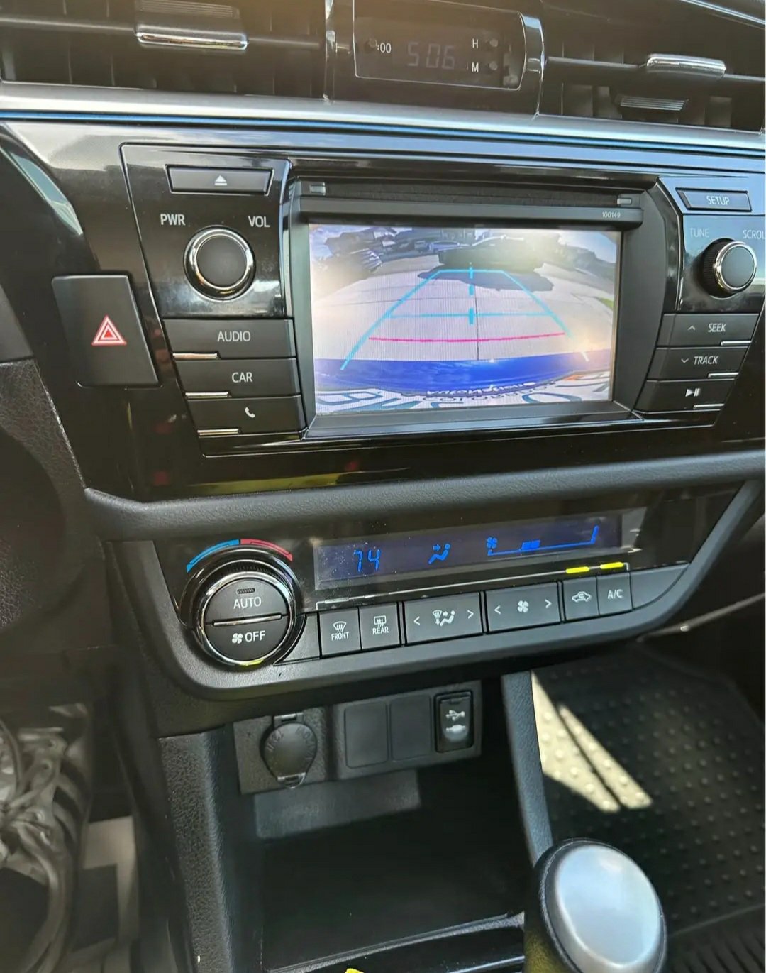 2015 Toyota Corolla · Sedan S - Image 10