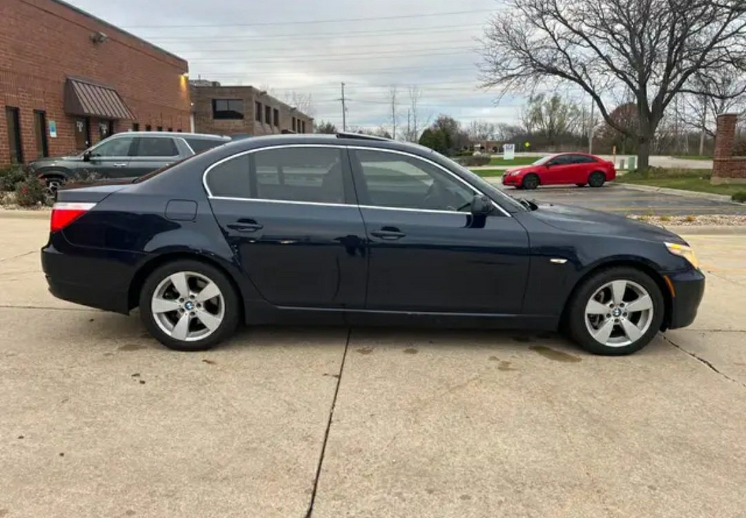 2008 BMW Series 5  528xi SEDAN 4Dr - Image 4