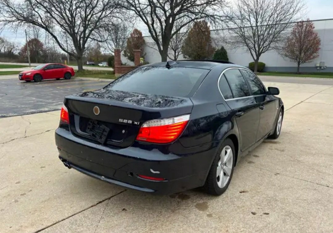 2008 BMW Series 5  528xi SEDAN 4Dr - Image 2