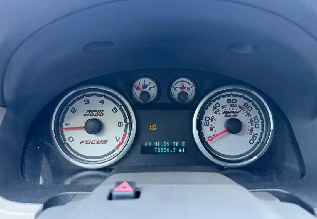 2010 Ford Focus SE Sedan 4Dr - Image 6