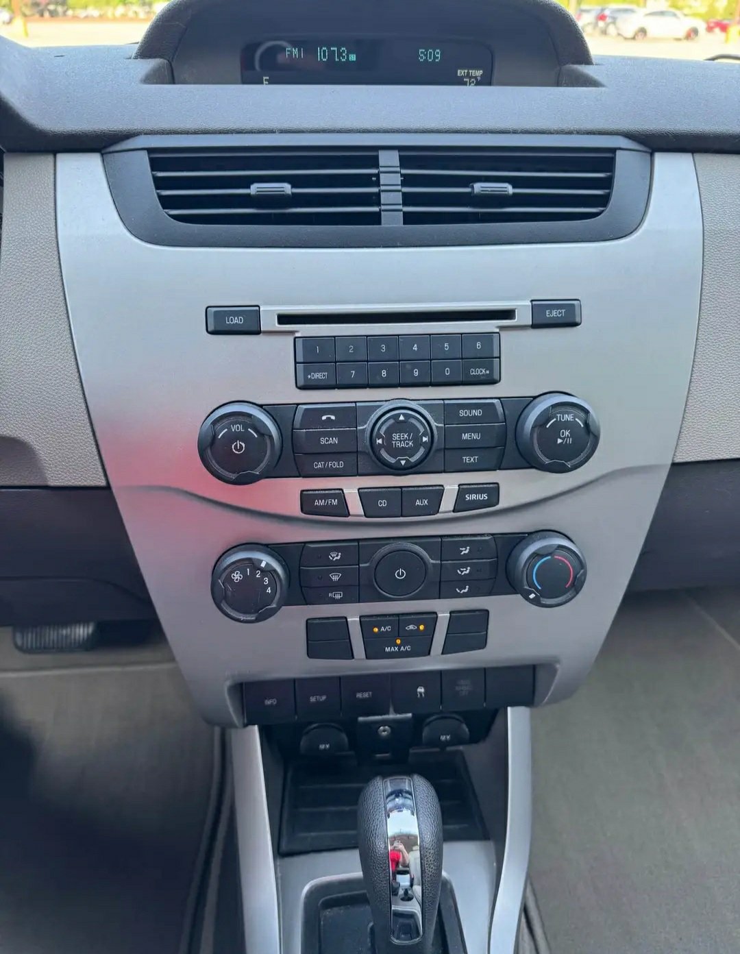 2010 Ford Focus SE Sedan 4Dr - Image 8