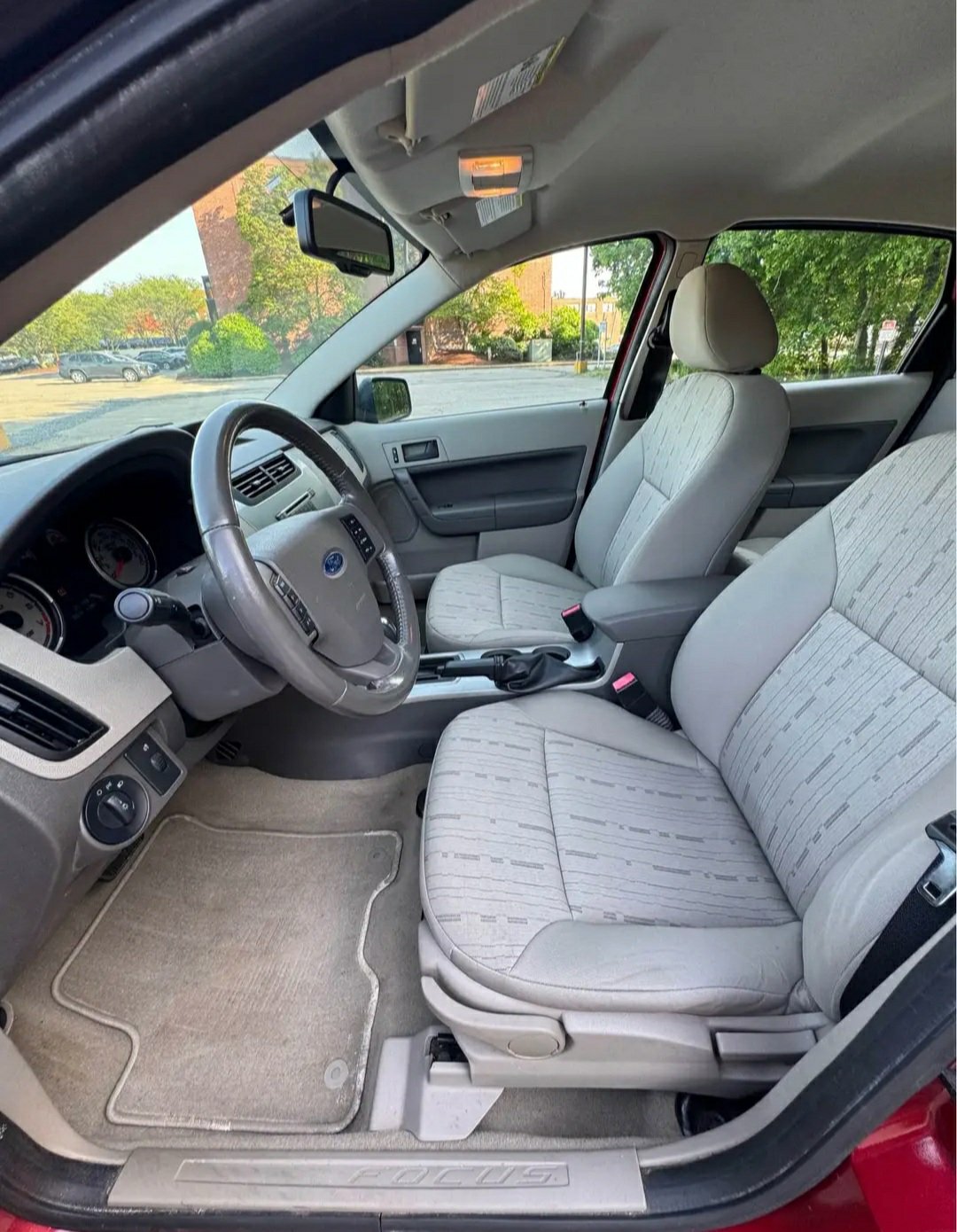 2010 Ford Focus SE Sedan 4Dr - Image 7