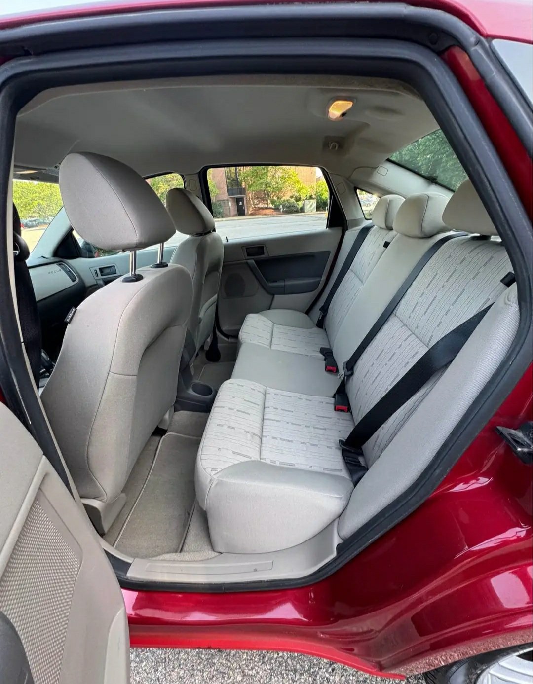 2010 Ford Focus SE Sedan 4Dr - Image 11