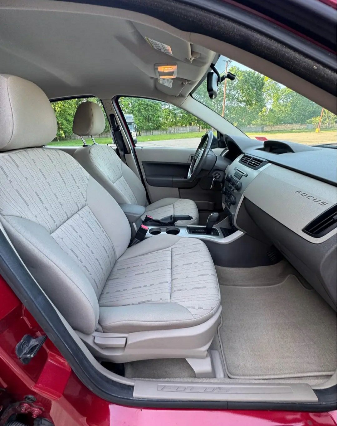 2010 Ford Focus SE Sedan 4Dr - Image 10