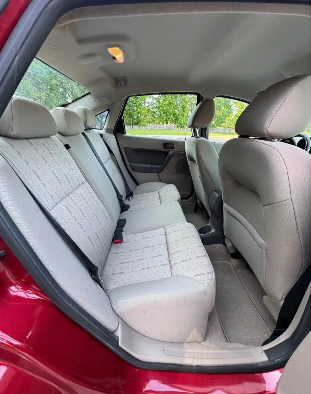 2010 Ford Focus SE Sedan 4Dr - Image 9