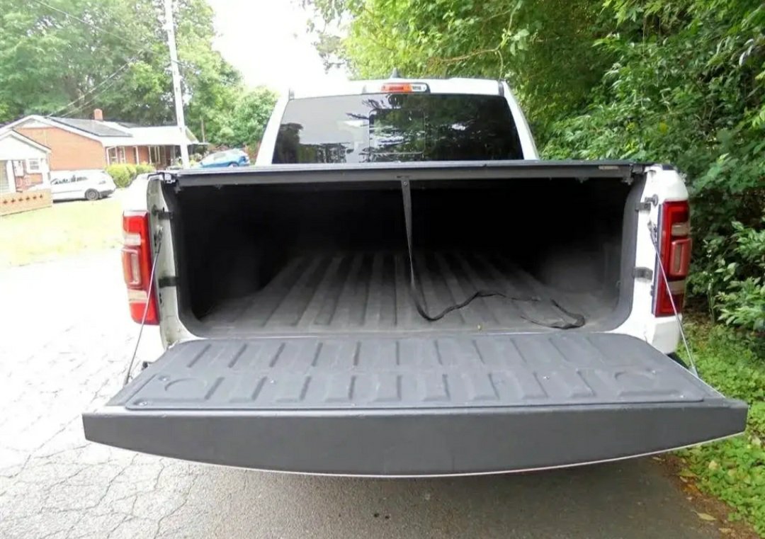 2019 RAM 1500 Limited 4x4 Crew Cab - Image 7