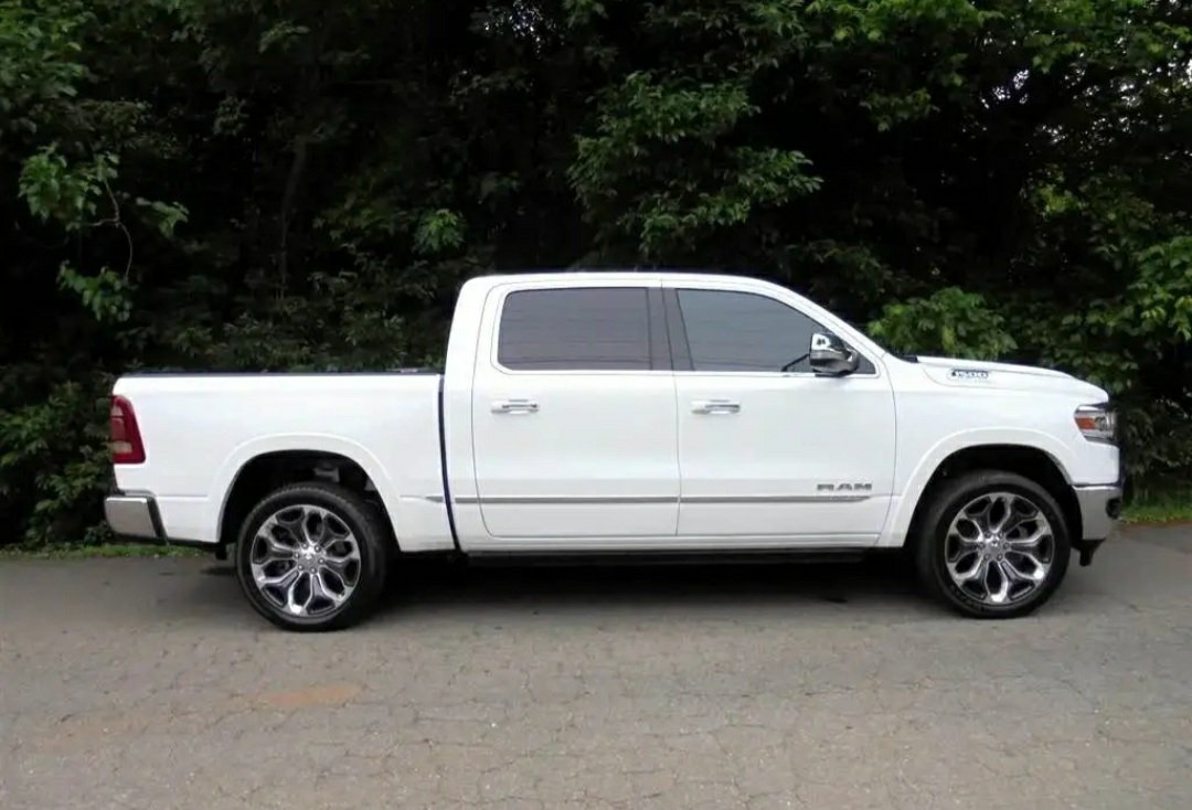 2019 RAM 1500 Limited 4x4 Crew Cab - Image 4